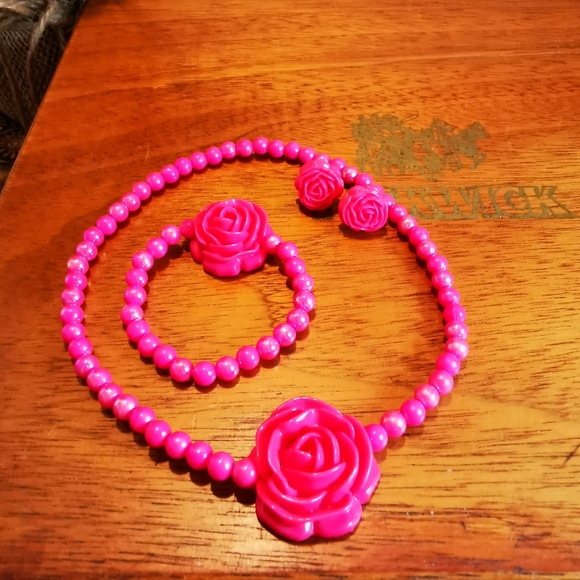 Vintage Small Child Size Bright Pink Resin Rose and Iridescent Bead Jewelry Set - Picture 3 of 12
